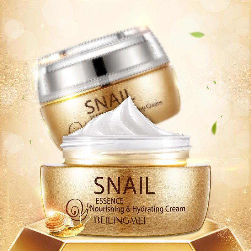 Offenes Glas der BEILINGMEI Snail Essence Nourishing & Hydrating Cream mit strahlendem Hintergrund
