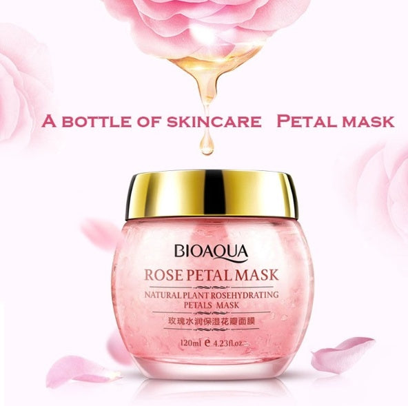 Bioaqua Rose Petal Mask auf einem rosa Hintergrund mit einem Tropfen der Maske, der von oben in den Behälter fällt, begleitet von einem Slogan zur Hautpflege.