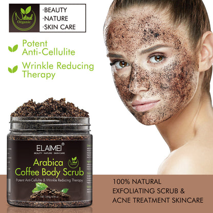 Frau mit Arabica Coffee Body Scrub im Gesicht, bewirbt Anti-Cellulite und Faltenreduzierung.